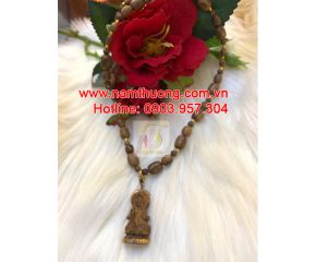 Mặt dây chuyền trầm hương khắc hình Phật Quan Âm